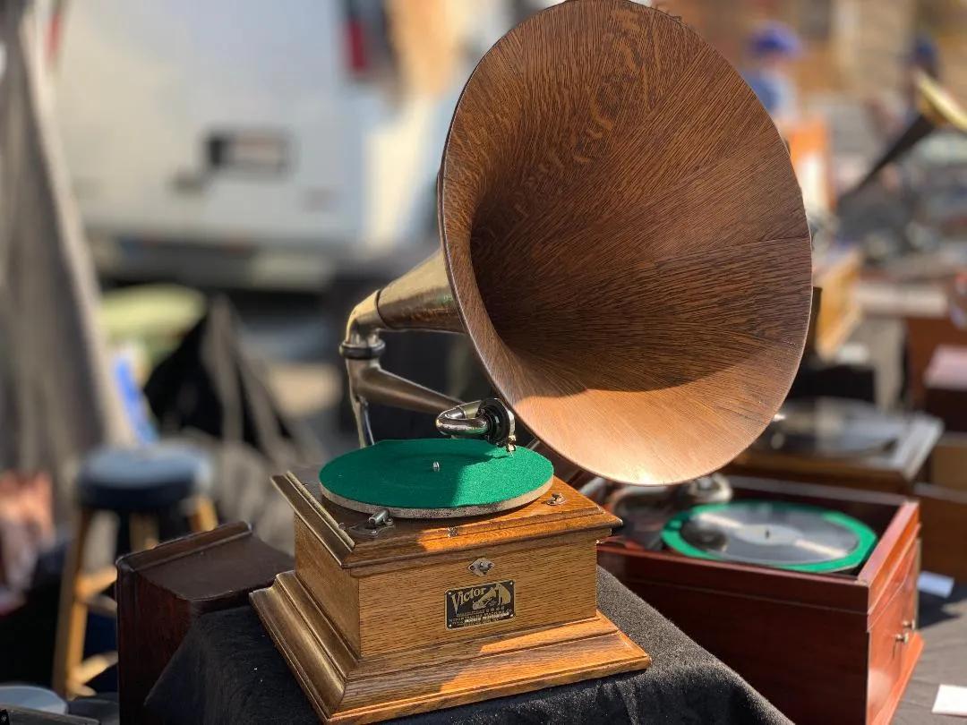 Image of the location Rose Bowl Flea Market