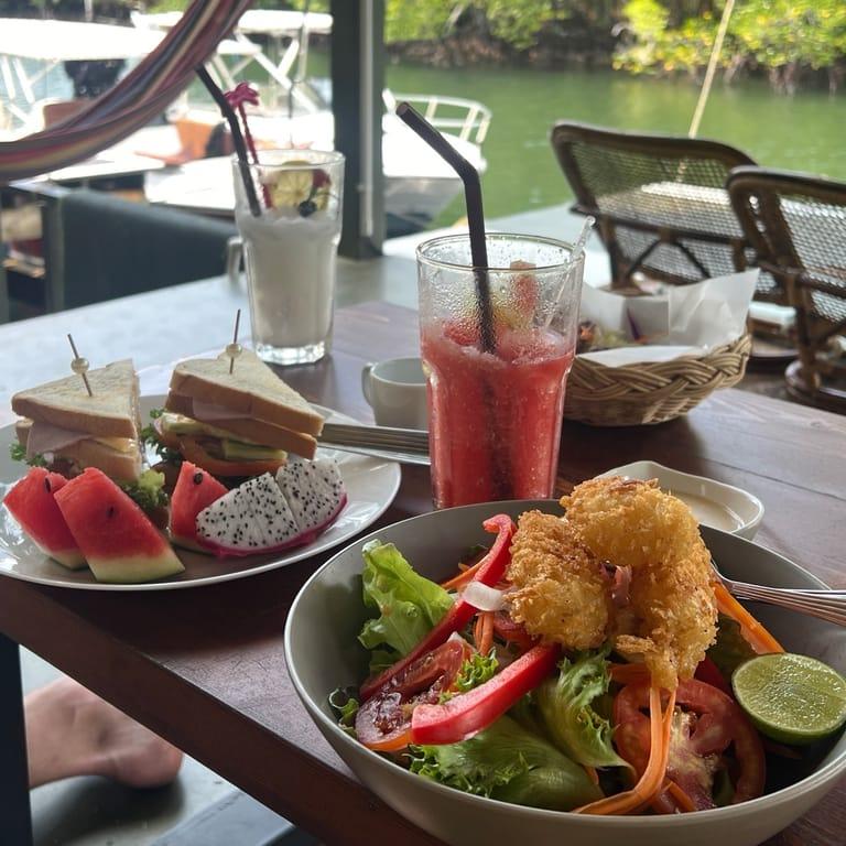 Mangrove Bungalow & Restaurant