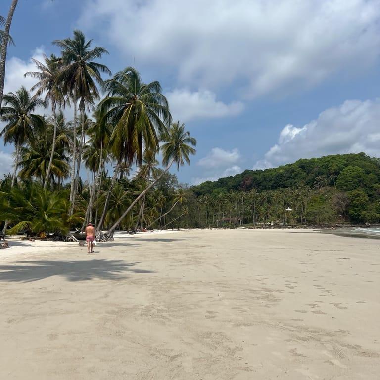 image of Khlonghin beach resort